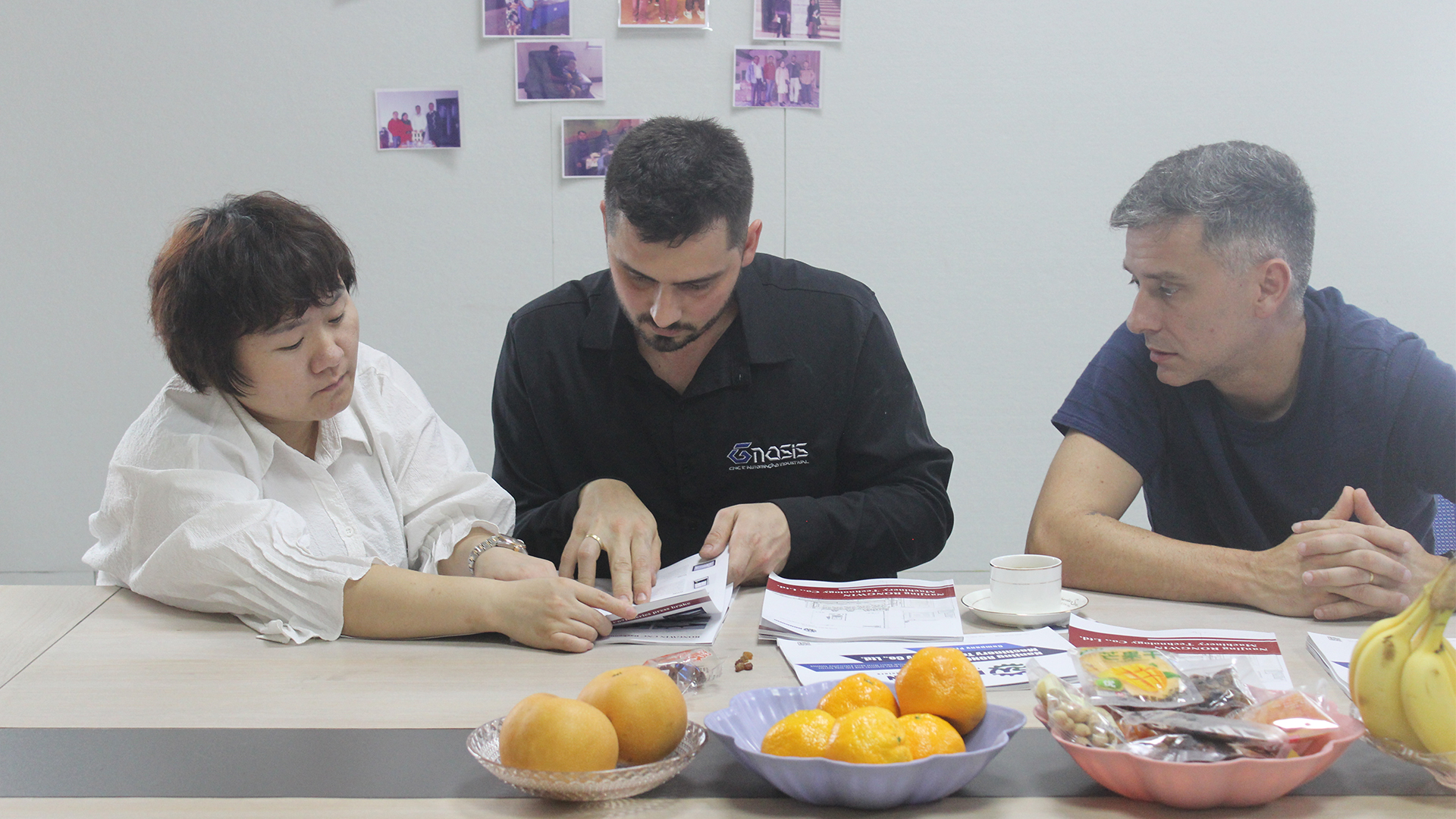 Hoş Geldiniz ve İşbirliği: Müşterilerin ziyaretlerinin her iki tarafın da güven ve işbirliği niyetini temsil ettiğini vurgulayarak, müşterilerin şirketin üretim gücü hakkında daha fazla bilgi edinmelerini memnuniyetle karşılıyoruz.
